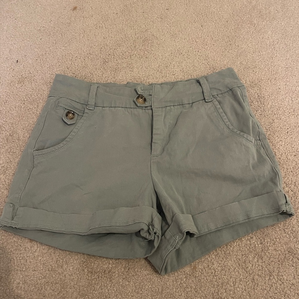 Green Cargo Cuffed Shorts with Relaxed Fit